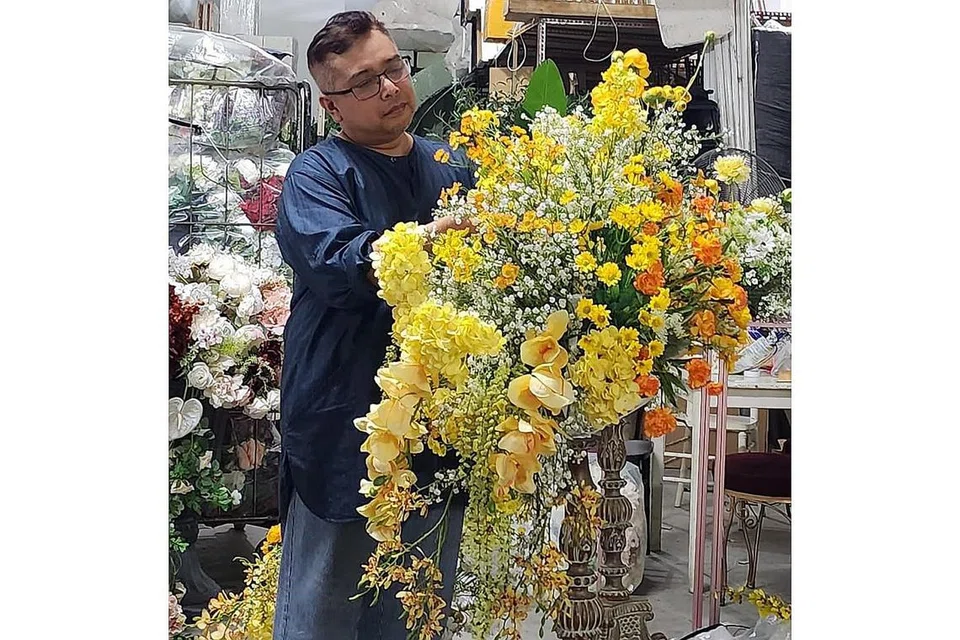 MENYEDIAKAN PILIHAN: Menurut Encik Fauzi, dengan menyediakan pilihan 'add-on', atau tambahan, kepada pakej asas, pelanggannya mempunyai fleksibiliti dalam memilih pakej yang mereka inginkan, sekali gus mengawal perbelanjaan majlis mereka. - Foto ihsan FAUZI ANWAR