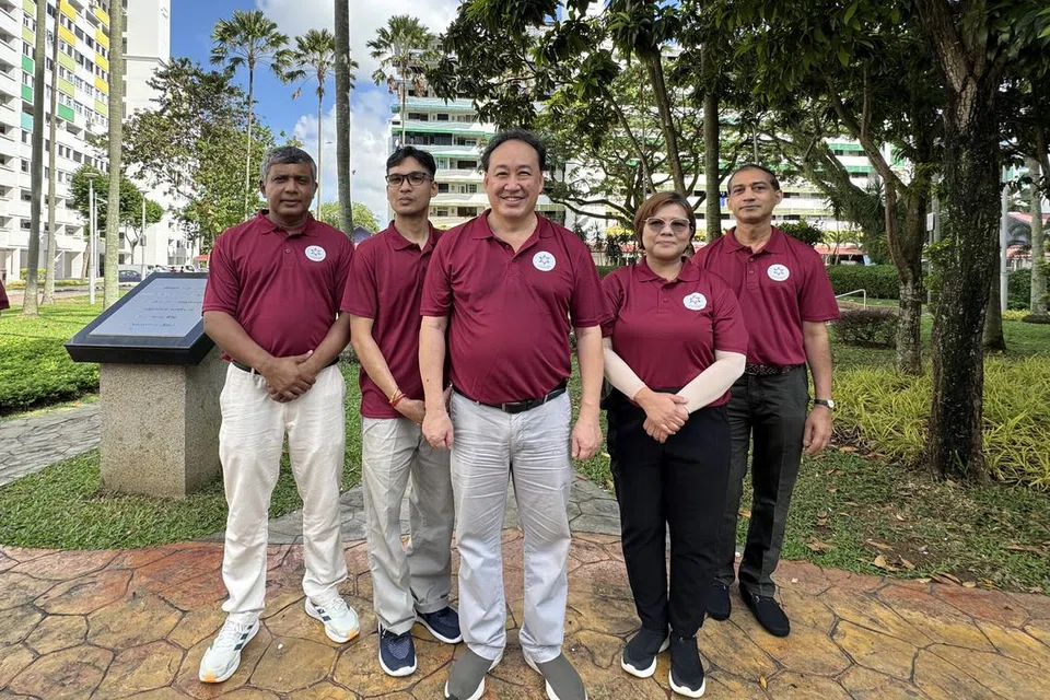 Setiausaha Agung PAR, Encik Lim Tean (tengah); bersama bakal calon PAR yang baru diperkenalkan pada 20 April. (Dari kanan) Pengarah sekolah swasta, Encik Nadarajan Selvamani; jururawat, Cik Sarina Abu Hassan; pegawai bank komersial, Encik Prabu Ramachandran (dua dari kiri); dan usahawan dalam industry pembinaan, Encik Kumar Appavoo (paling kiri). 