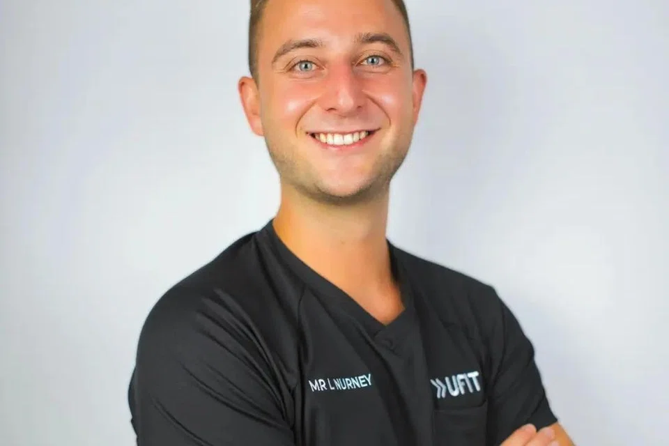 Lewis Nurney, podiatrist, ufit club street, larian, kasut, model popular, 2026