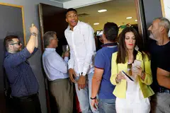 JADI DUTA: Bintang NBA Giannis Antetokounmpo kini duta pelancongan Greece yang berusaha menarik pelancong ke negara itu. - Foto AFP