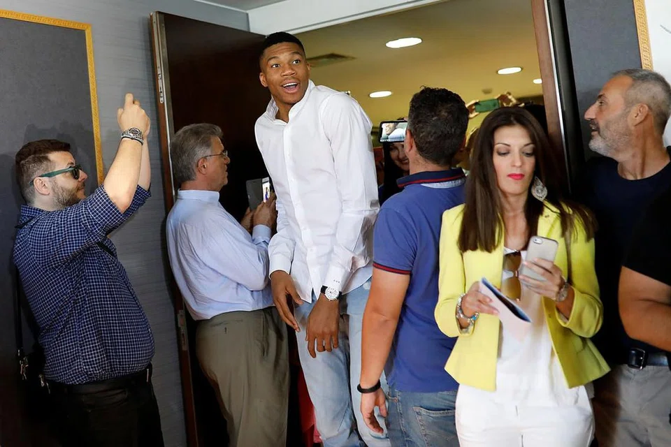 JADI DUTA: Bintang NBA Giannis Antetokounmpo kini duta pelancongan Greece yang berusaha menarik pelancong ke negara itu. - Foto AFP