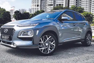 PELBAGAI CIRI MENARIK: Selain potensi menjimatkan penggunaan bahan bakar, Hyundai Kona Hybrid turut menawarkan pelbagai kemudahan mesra pemandu dan penumpang. - Foto ADLI YASHIR KUCHIT