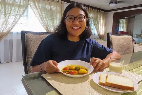 SEDIKIT DEMI SEDIKIT: Wartawan Zulaiqah Abdul Rahim mengamalkan diet 'Meatless Monday' yang menggalak orang ramai untuk tidak makan daging pada hari Isnin setiap minggu. - Foto BM oleh ZULAIQAH ABDUL RAHIM