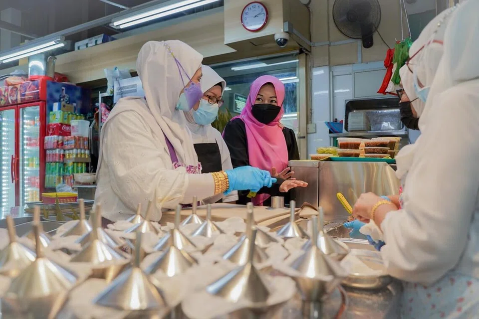 Pengarah Haig Road Putu Piring, Cik Nooraisha Mohamad Hashim, memperkenalkan pembaharuan melalui penjenamaan semula, kehadiran aktif di media sosial, selain menjaga mutu makanan.