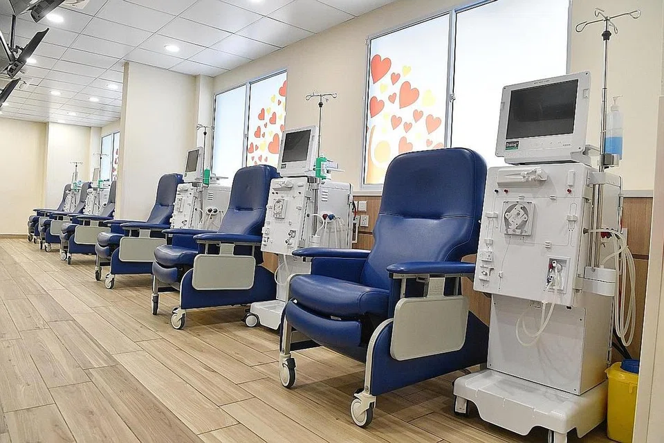 TERIMA LEBIH RAMAI PESAKIT: Pusat yang telah diperbaharui itu kini mempunyai 30 stesen dialisis berbanding 20 sebelumnya, yang membolehkannya menerima hingga 180 pesakit seminggu. - Foto BH oleh CHONG JUN LIANG