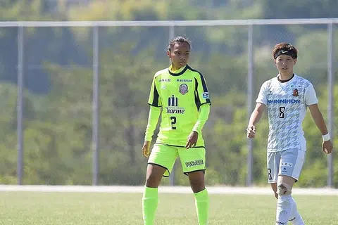 SAAT DINANTI: Rosnani membuat penampilan sulungnya di Jepun apabila dimasukkan dari bangku simpanan pada minit ke-60 untuk Kibi International University Charme dalam Liga 2 Nadeshiko dua minggu lalu. - Foto KEI AKAGI