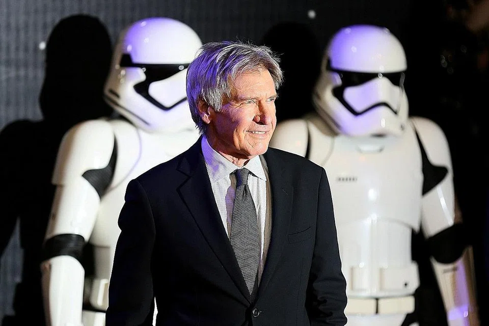 HARRISON FORD, 76 TAHUN: Pernah patah buku lalinya dalam satu kemalangan ketika memandu kapalterbang sendiri pada 2014 tetapi itu tidak menghalangnya untuk kembali aktif di layar. - Foto REUTERS