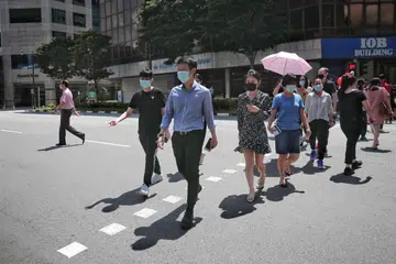 Encik Heng meyakinkan rakyat Singapura bahawa terdapat saluran bersesuaian untuk pemerintah memantau dan mengambil tindakan ke atas syarikat yang memiliki amalan pengambilan kerja berdiskriminasi. 