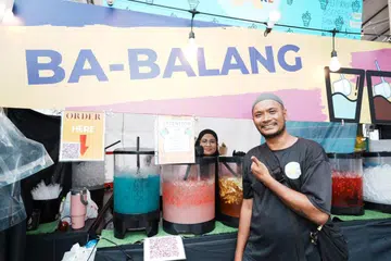 Pemilik Ba-Balang, Encik Muhammad Ali Ibrahim, mengendalikan reruai minumannya di Bazar Kampong Gelam bersama isteri, Cik Norenawaty Bahari. Pada 2025, reruai itu memberikan potongan harga $1 kepada pelanggan yang membawa bekas air sendiri.