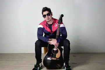 LAGU KEMANUSIAAN JADI TUMPUAN: Penggubah lagu Yazri Malik bertekad menghasilkan lebih banyak lagu kemanusiaan berbanding yang berbaur cinta kerana ingin tumpukan pada usaha menyuntik ihsan ramai terhadap isu sekeliling. - Foto ihsan YAZRI MALIK
