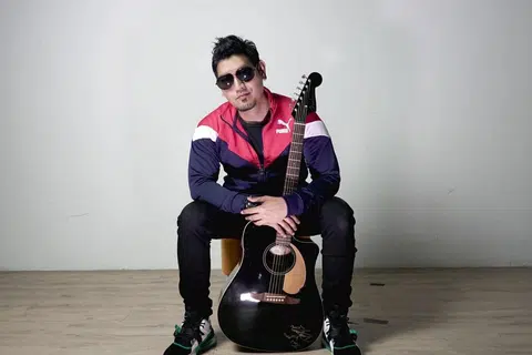 LAGU KEMANUSIAAN JADI TUMPUAN: Penggubah lagu Yazri Malik bertekad menghasilkan lebih banyak lagu kemanusiaan berbanding yang berbaur cinta kerana ingin tumpukan pada usaha menyuntik ihsan ramai terhadap isu sekeliling. - Foto ihsan YAZRI MALIK