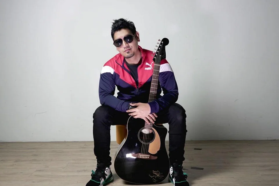 LAGU KEMANUSIAAN JADI TUMPUAN: Penggubah lagu Yazri Malik bertekad menghasilkan lebih banyak lagu kemanusiaan berbanding yang berbaur cinta kerana ingin tumpukan pada usaha menyuntik ihsan ramai terhadap isu sekeliling. - Foto ihsan YAZRI MALIK