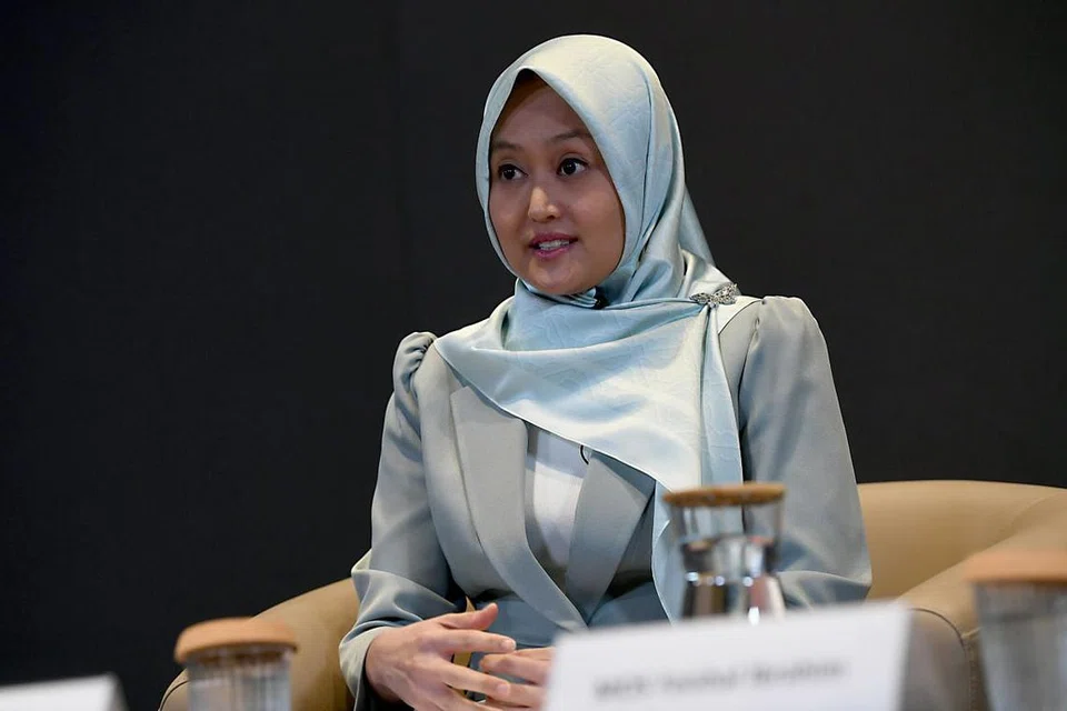 Cik Rahayu Mahzam