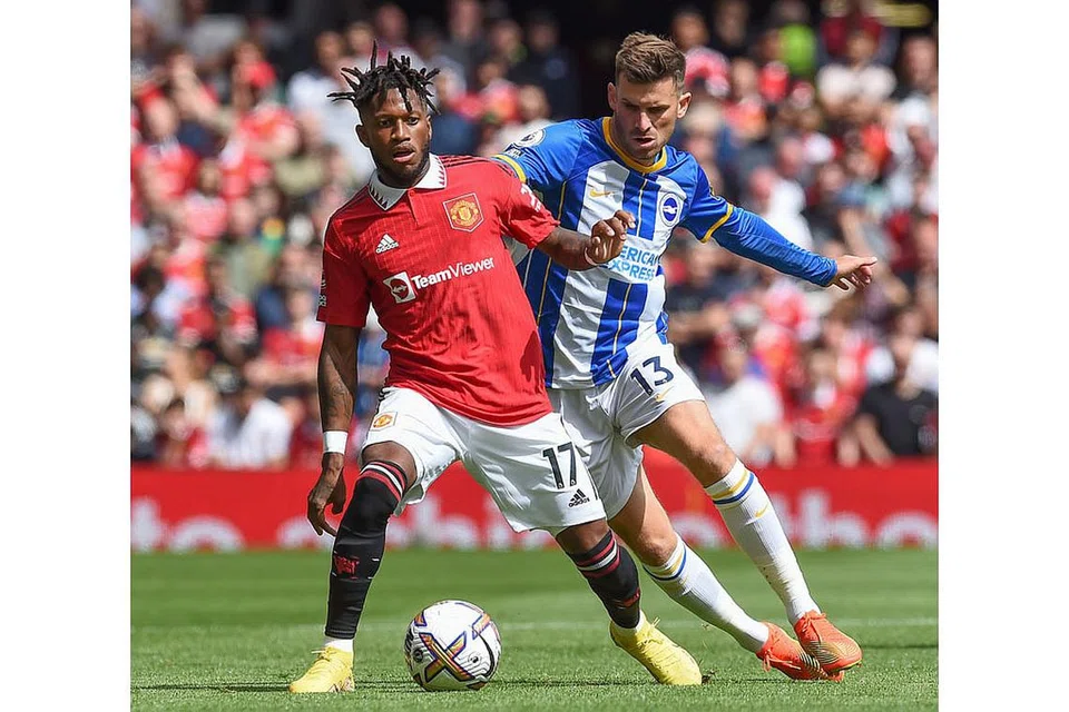 DIPERSALAH: Persembahan hambar duo, (kiri) Fred dan Scott McTominay (gambar kanan) semasa Manchester United beraksi menentang Brghton Ahad lalu. - Foto EPA-EFE, REUTERS