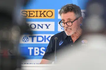 Presiden Olahraga Dunia, Sebastian Coe, berucap kepada media menjelang kejohanan World Athletics Relays Gaborone 26 di Gaborone, Botswana, pada 1 Mei.