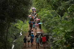 SESAK: Keadaan sesak di laluan Rail Corridor sepanjang cuti Good Friday dari 2 dengan 4 April lalu. - Foto BH oleh LIM YAOHUI 
