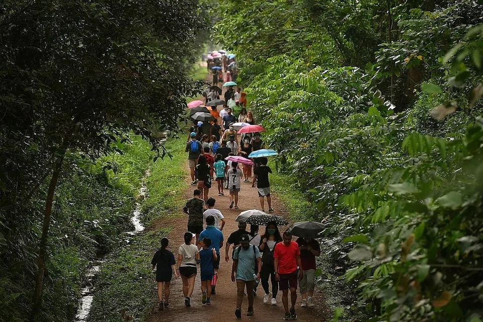 SESAK: Keadaan sesak di laluan Rail Corridor sepanjang cuti Good Friday dari 2 dengan 4 April lalu. - Foto BH oleh LIM YAOHUI 