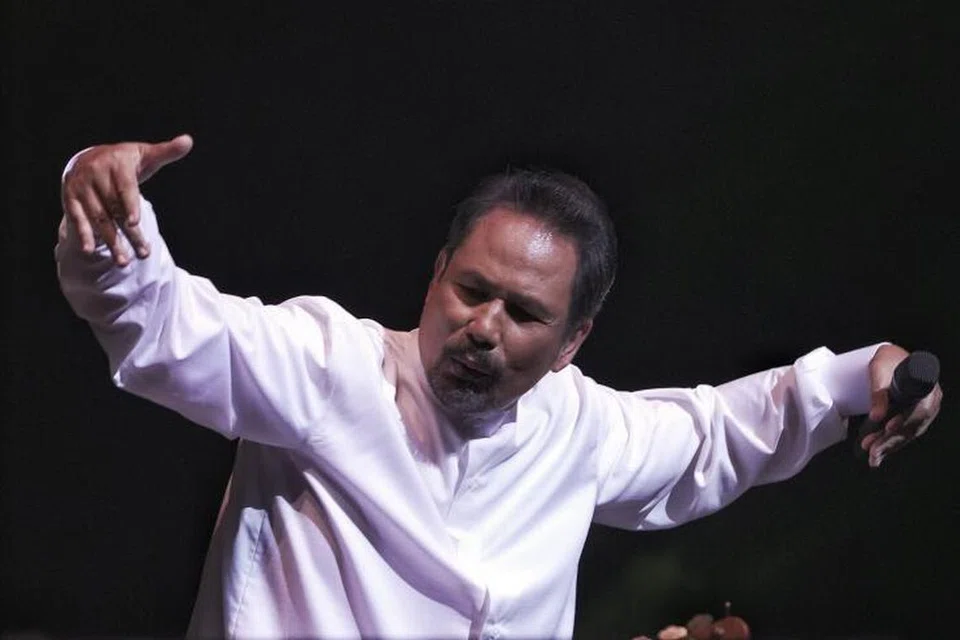 JIWA ANAK SENI: Datuk M. Nasir penuh emosi dan nyala rasa menghiburkan penonton dalam konsert ‘Gendang Pati’ selama lebih dua jam di The Star Theatre.