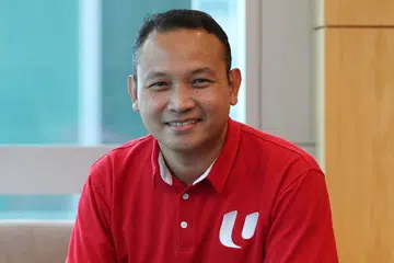 BERUSAHA KENALI PENDUDUK: Sejak mula berkhidmat sebagai AP, Encik Fahmi berkata beliau telah berusaha mengenali penduduk dan mendengar keprihatinan mereka serta menjalin hubungan dan rasa saling percaya dengan mereka. - Foto BM oleh TIMOTHY DAVID