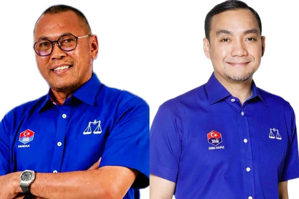 Menteri Besar Johor, Datuk Onn Hafiz Ghazi (kanan), bersama Ahli Dewan Undangan Negeri (Adun) Kota Iskandar, Datuk Pandak Ahmad (kiri).