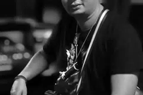 PERGI SEBELUM RAKAM SINGLE BARU: Allahyarham Norazmi Mohd Abdullah yang disifatkan rakan-rakan band rok Samudera sebagai baik dan komited sepatutnya merakam lagu baru tetapi tidak kesampaian selepas dilanda Covid-19. - Foto INSTAGRAM NORAZMI MOHD ABDULLAH