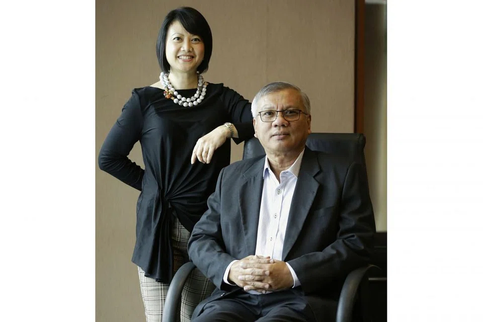 PERALIHAN KEPIMPINAN: Cik Zarina Yusof akan menyandang jawatan Pemangku Pengarah Eksekutif AMP mulai 1 Februari, mengambil alih tugas Encik Anuar Yusof. - Foto BH oleh AZMI ATHNI