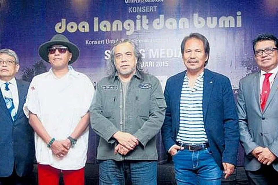 DEMI AMAL: Konsert Doa Langit dan Bumi mendapat kerjasama daripada badan korporat, PWTC dan AmBank, serta anak seni. (Dari kiri) Ketua Pegawai Eksekutif PWTC, Datuk Maxson Abdullah; Hattan; Ramli Sarip; M. Nasir; dan Ketua Komunikasi Korporat dan Pemasaran Kumpulan Ambank Group, Syed Anuar Syed Ali. - Foto KOSMO.COM.MY