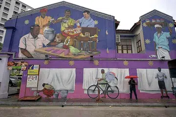 JEJAK WARISAN LITTLE INDIA: Orang ramai kini boleh mengikuti satu jejak warisan baru yang dilancarkan NHB di kawasan Little India yang kaya dengan tradisi dan budaya. - Foto THE STRAITS TIMES