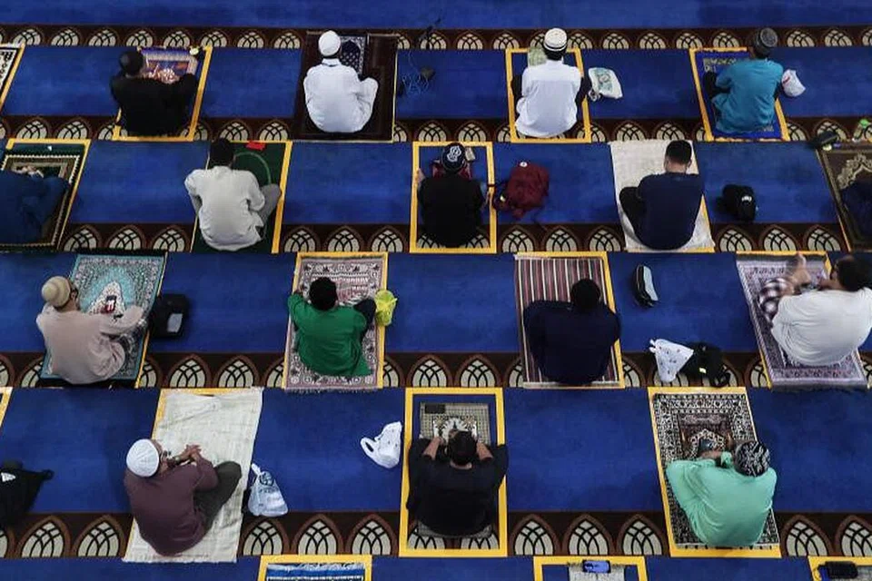 KESELAMATAN DIUTAMAKAN: Ruang solat Aidiladha pada 31 Julai ini terhad pada 8,750 ruang bagi menjaga keselamatan jemaah dengan wabak Covid-19 masih menular. - Foto BH oleh KELVIN CHNG