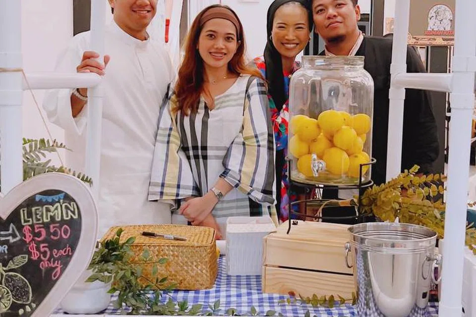 Honeylem’n diuruskan oleh (dari kiri) Encik Mohammad Fadzyl Misawal, Cik Amelia Nor Mohamed, Cik Sofia Arissa Arman dan Encik Ahmad Azlan Anwar. 