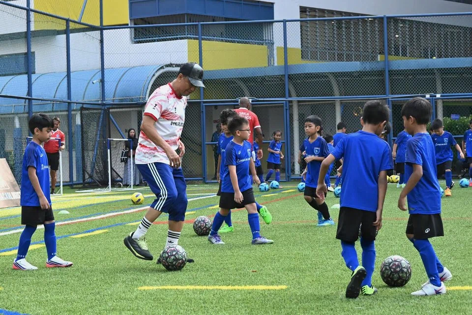 Kem Bola Sepak Singa Legends, Fandi, pemain muda