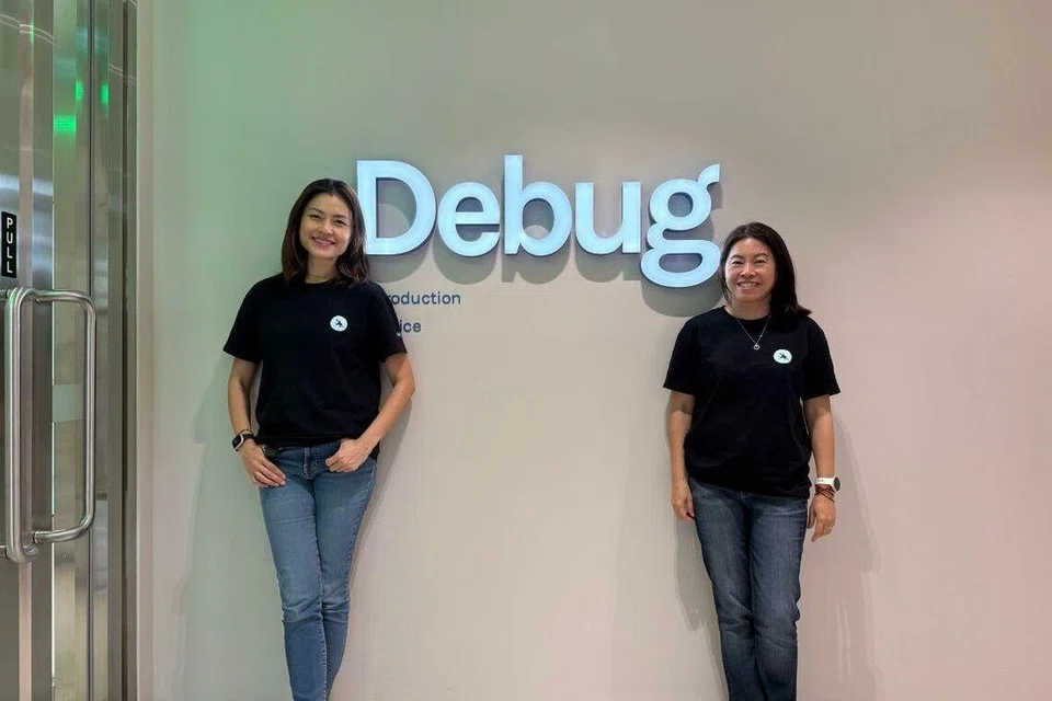 Debug, sebuah inisiatif Google telah mengumumkan pengembangan keupayaan penyelidikan dan pembangunan (R&D) mereka. Ketua Pembangunan Perniagaan Debug, Cik Monica Tsai (kanan), 49 tahun dan Pengurus Program Kanan, Cik Yanni Yoong, 43 tahun berkongsi mereka telah memperkenalkan kemajuan baharu dalam robotik dan kecerdasan buatan (AI) generasi seterusnya bagi meningkatkan pengeluaran nyamuk jantan yang membawa bakteria Wolbachia secara berskala.