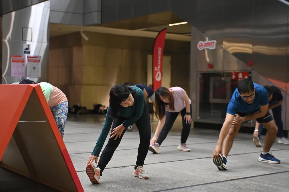 Sesi senaman ActiveSG x SMRT Zumba diadakan setiap Isnin bermula 9 September hingga 4 November di stesen MRT Esplanade.
