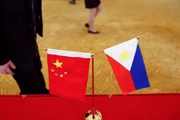 Filipina mengemukakan bantahan diplomatik terhadap China selepas akhbar milik negara itu, China Daily, menyiarkan video yang menggambarkan rakyat Filipina sebagai monyet kartun. Manila menyifatkan kandungan itu sebagai berunsur perkauman, menghina dan menuntut ia dipadamkan segera kerana menjejaskan hubungan dua hala yang sedia tegang susulan pertikaian di Laut China Selatan.