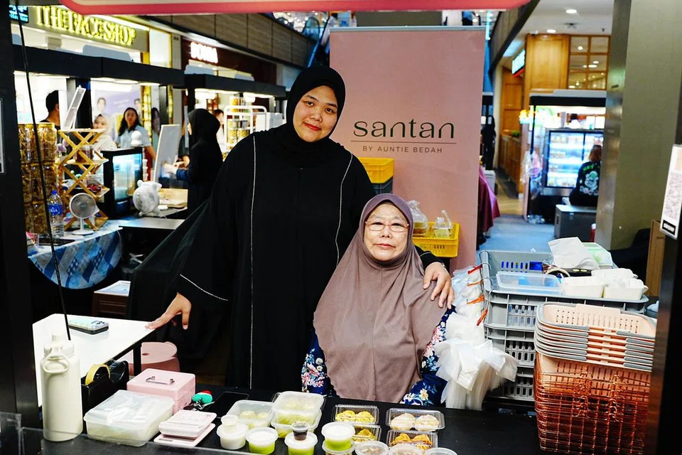  Siti Nadirah Hassan, Cik Zubaidah Abdul Jalal,  Santan By Auntie Bedah 