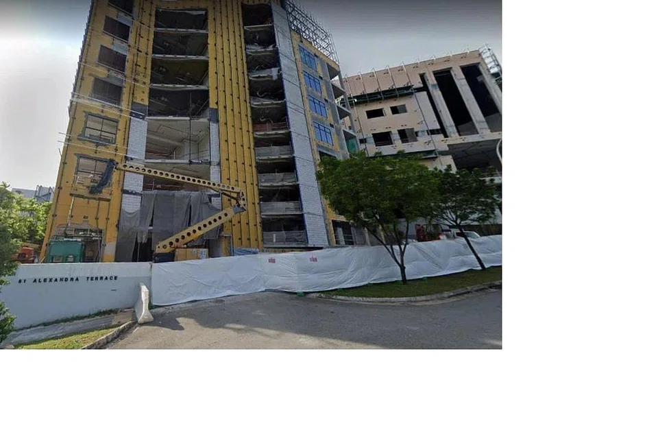 Kemalangan itu berlaku di Kompleks Harbour Link di Alexandra Terrace kira-kira jam 2.15 petang Khamis lalu. FOTO: SCREENGGRAB DARI GOOGLEMAP