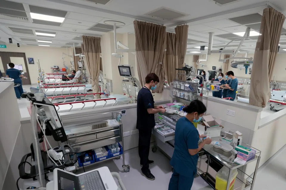Singapura akan menambah 13,600 katil hospital dan rumah penjagaan ke dalam sistem penjagaan kesihatan dari 2025 hingga 2030, termasuk sekitar 2,800 katil di hospital akut dan masyarakat awam yang akan ditambahkan di Hospital Besar Singapura (SGH), Hospital Besar Changi (CGH), Hospital Besar Sengkang, dan Woodlands Health.