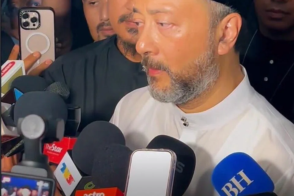 Datuk Seri Mukhriz Mahathir, anak kepada Allahyarhamha Tun Dr Siti Hasmah Mohamad Ali.