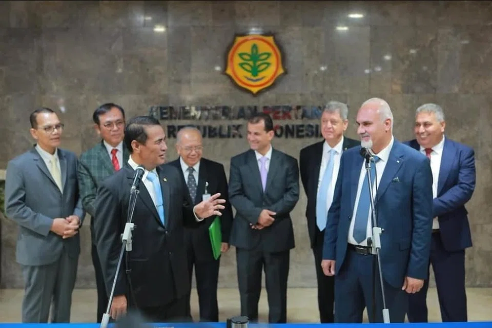 Menteri Pertanian, Encik Andi Amran Sulaiman, Menteri Pertanian Palestin, Encik Rezq Basheer-Salimia 