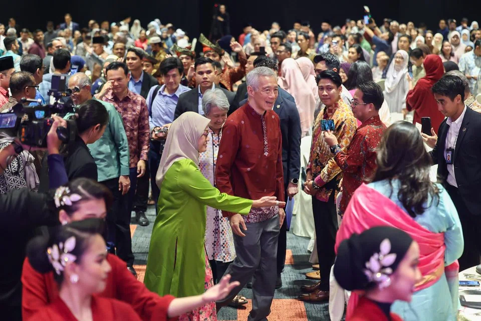 Masyarakat Melayu/Islam menganjurkan satu majlis penghargaan jamuan malam untuk Menteri Kanan, Encik Lee Hsien Loong (tengah, baju merah pulasan), di Singapore Expo pada 20 September untuk menghargai jasa dan sumbangan beliau kepada negara dan masyarakat sepanjang kepimpinan beliau.