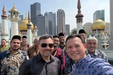 Putera Mahkota Brunei, yang juga Menteri Kanan di Pejabat Perdana Menteri Brunei, Putera Al-Muhtadee Billah, telah mengunjungi dua tapak warisan Melayu utama di Singapura, iaitu Masjid Sultan dan Taman Warisan Melayu (TWM), mendalami aspek sejarah dan warisan hidup yang dikongsi oleh Singapura dan Brunei, Pemangku Menteri Bertanggungjawab bagi Ehwal Masyarakat Islam, Encik Zaqy Mohamad, Program Pemimpin Muda (YLP) Singapura-Brunei yang ke-12