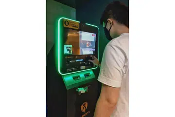 PENGGUNAAN MATA WANG KRIPTO: Terdapat 10 mesin ATM, enam darinya dimiliki syarikat teknologi blockchain Daenerys & Co. - Foto BH oleh MOHD KHALID BABA