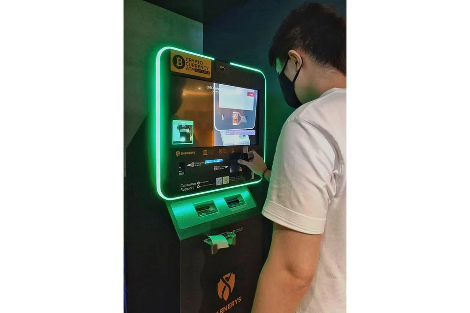 PENGGUNAAN MATA WANG KRIPTO: Terdapat 10 mesin ATM, enam darinya dimiliki syarikat teknologi blockchain Daenerys & Co. - Foto BH oleh MOHD KHALID BABA