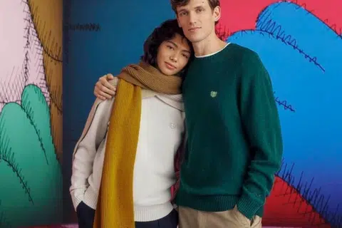 Sweater ‘Cashmere Crew Neck’ (kiri) dan ‘Lambswool Crew Neck’ dari Uniqlo.
