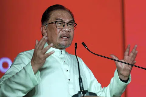 PERLU TENTUKAN MASA DEPAN: Datuk Seri Anwar Ibrahim gesa rakyat Kelantan tuntut pembangunan, tekankan perlu kerjasama erat dengan kerajaan pusat. 