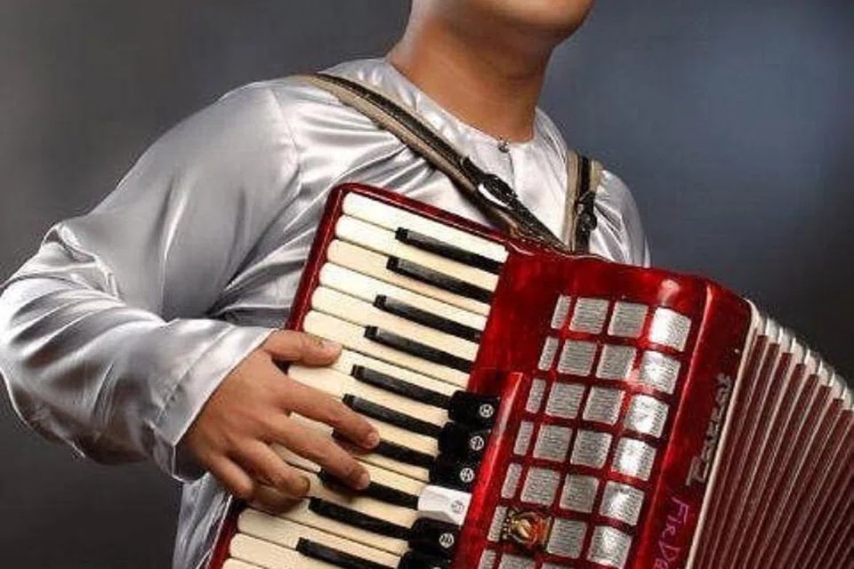 Encik Muhammad Firdaus Mohamad, yang lebih dikenali sebagai Megat, menerima Biasiswa Seni Majlis Seni Kebangsaan (NAC) bagi pengajian Sarjana Seni Halus dalam Pengarahan Klasik, Studio, Kontemporari dan Teknologi Rakaman Berkaitan di Akademi Seni Halus Eropah (Bulgaria). 