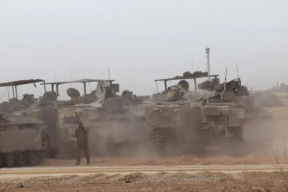 Kereta kebal Israel dilihat bersiap siaga di sempadan Israel dengan Gaza pada 25 April.