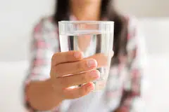 Penyelidik mengesyorkan suhu optimum air suam antara 54 darjah Celsius dengan 71 darjah Celsius.