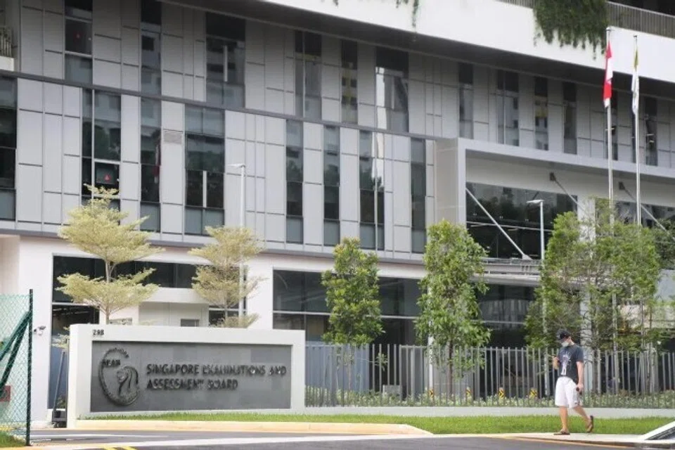 Lembaga Peperiksaan dan Penilaian Singapura (SEAB) pada 18 Julai berkata tiada sebarang percanggahan ditemui berhubung dakwaan bahawa soalan yang dipaparkan semasa tempoh persediaan berbeza daripada yang dibacakan pemeriksa ketika peperiksaan lisan.