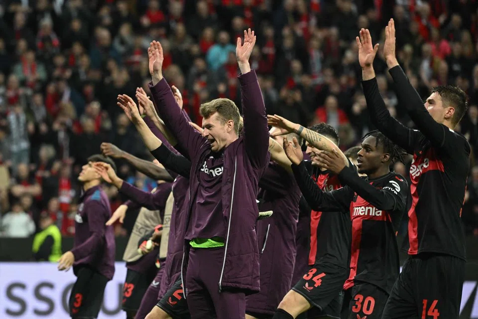Pasukan Leverkusen berterima kasih kepada penyokong mereka selepas perlawanan menentang Qarabag. Kemenangan 3-2 mereka bermakna rekod belum pernah kalah kini mencapai 37 perlawanan.